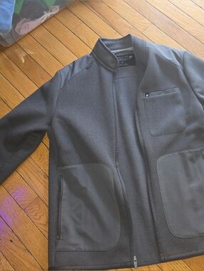 Men's Charcoal Pewter Scrub Jacket Wore Once Small Fabletics